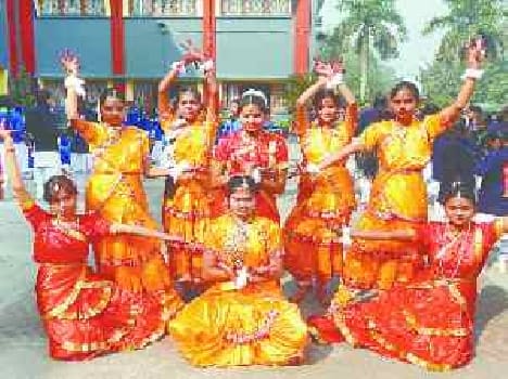 A morning walk among the children out of patriotic tune